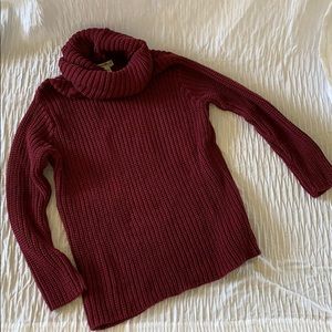 Deep maroon knitted swag turtle neck
